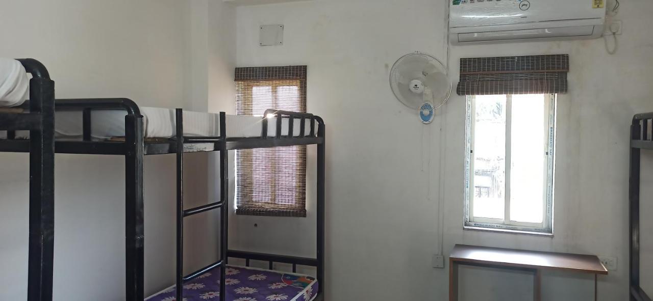 Travelers Hostel Гувахати Екстериор снимка