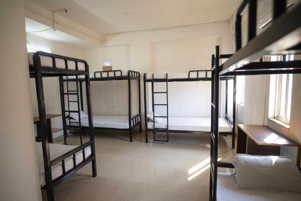 Travelers Hostel Гувахати Екстериор снимка