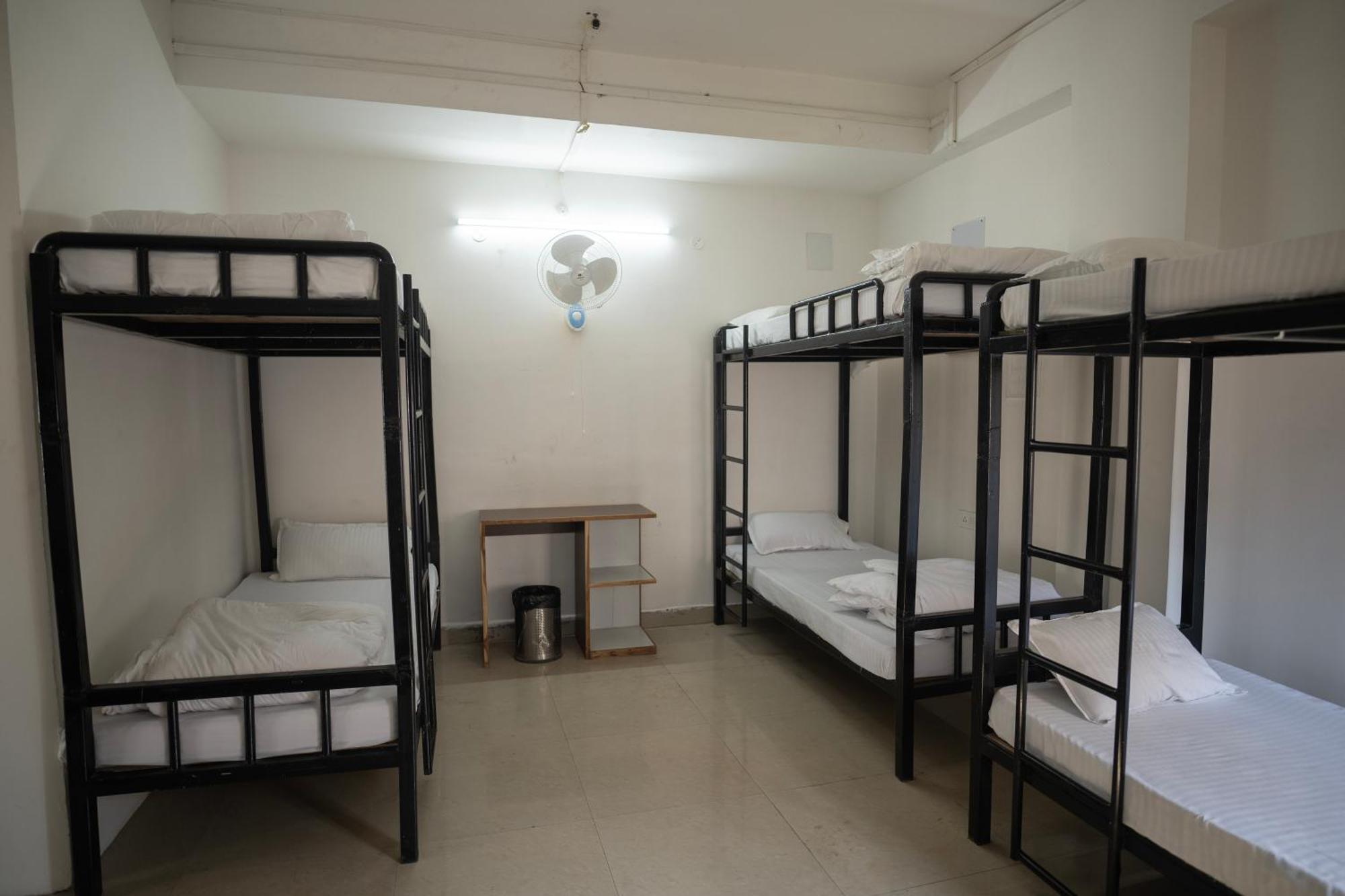 Travelers Hostel Гувахати Екстериор снимка