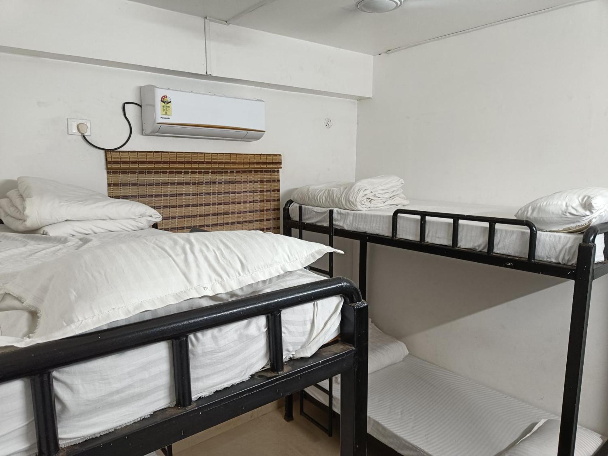 Travelers Hostel Гувахати Екстериор снимка